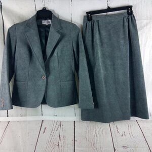 UltraSuede Brand Fabrics Womens Size 6 Gray 2pc Skirt Suit 26x28